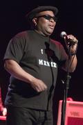 Barrence Whitfield, mamia zalea