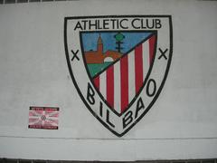 Athletic-en armarria San Mames-eko paretan